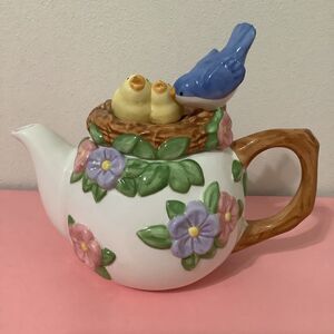 Vintage Retro Cottagecore Spring Birds Nest Bluebird Floral Novelty Tea Pot